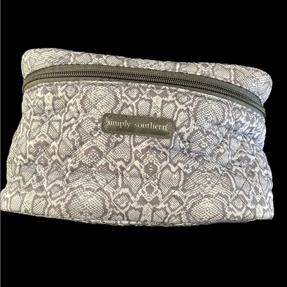 Simply Southern Quilted Snakeskin Print Cosmetic Makeup Travel Bag Gray White